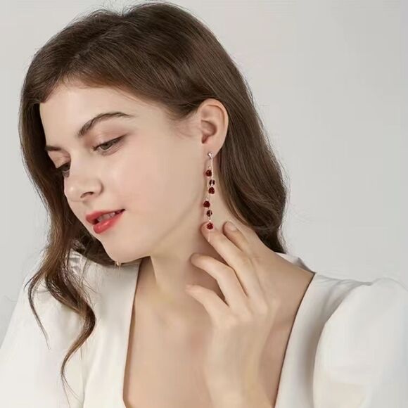 🔅🆕🔅 Romantic Red Rose 🌹 Flower Tassel Dangle Earrings ✨ - Picture 4 of 9